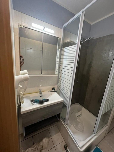 Bathroom 3, Strandhotel Vier Jahreszeiten Buckow, Märkisch-Oderland
