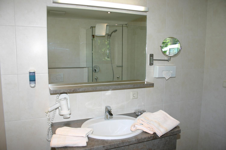 Bathroom 4, Hotel Hochland, Innsbruck Land