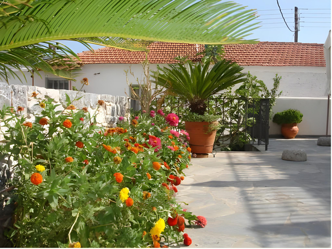 Garden, Hotel Paraliako Kyparissi, Peloponnese