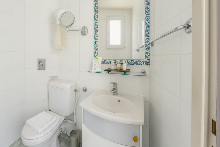 Bathroom 4, Hôtel du Parc Montsouris, Paris