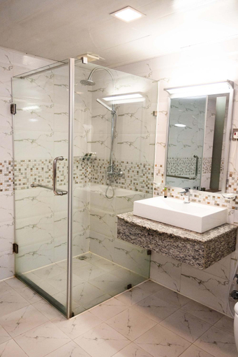 Bathroom 5, Golden Tulip Dar City Center, Ilala