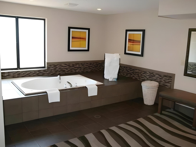 Bedroom 3, Hampton Inn Oakland/Hayward, Alameda