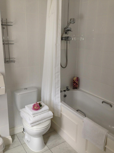 Bathroom 4, Bourne Hall Country Hotel, Isle of Wight