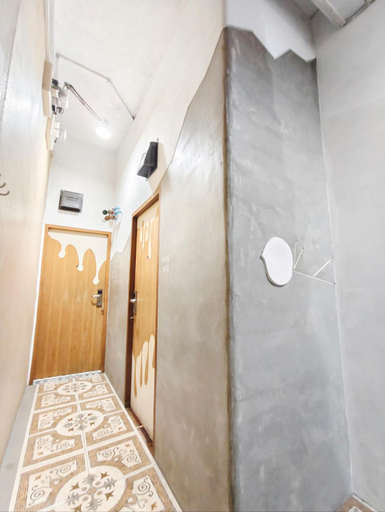 Bathroom 5, Hive 28 Guest House, Bang Kapi
