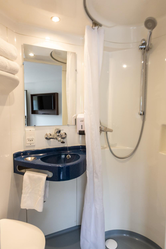 Bathroom 3, Hotel Confort Le Moulin Rouge, Dordogne