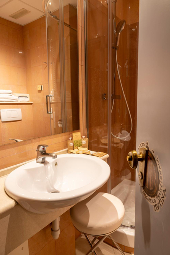 Bathroom 5, Hotel Terme Salvarola, Modena