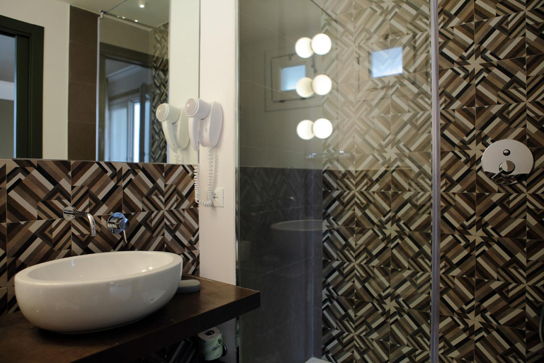 Bathroom 4, Aegusa Hotel, Trapani