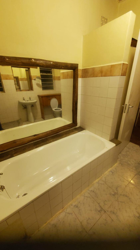 Bathroom, Mad Vervet Backpackers - Nairobi, Dagoretti North