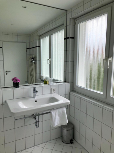 Bathroom 2, Hotel am Park, Esslingen
