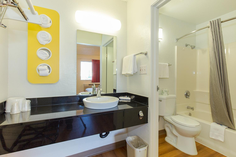 Bathroom 4, Motel 6 Hayward, CA – Silicon Valley Gateway, Alameda