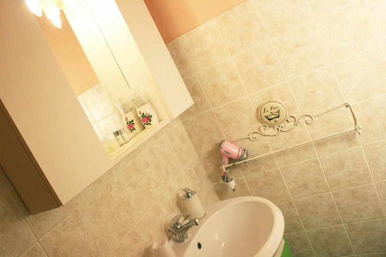 Bathroom 3, River Melody, Perugia