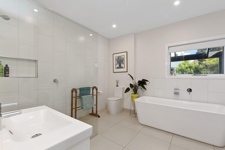 Bathroom, Mirimar, Colac-Otway - South