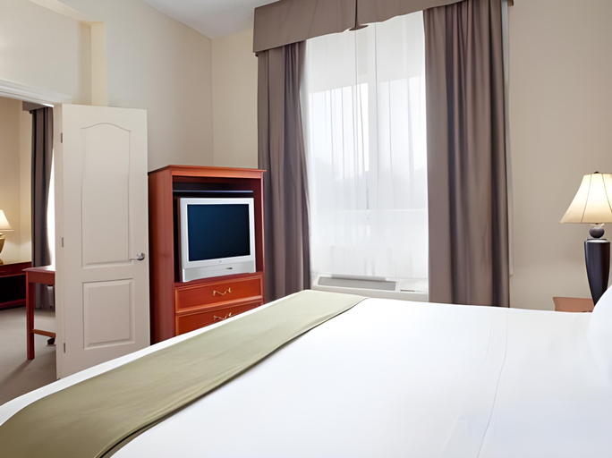 Bedroom 3, Best Western Plus 1000 Islands Hotel & Suites, Leeds and Grenville