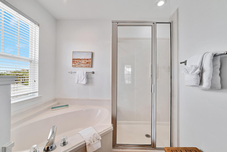 Bathroom 3, The Sip at Sea, Baldwin
