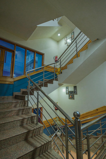 Public Area 2, OnlyStay Uday Himalaya, Kullu