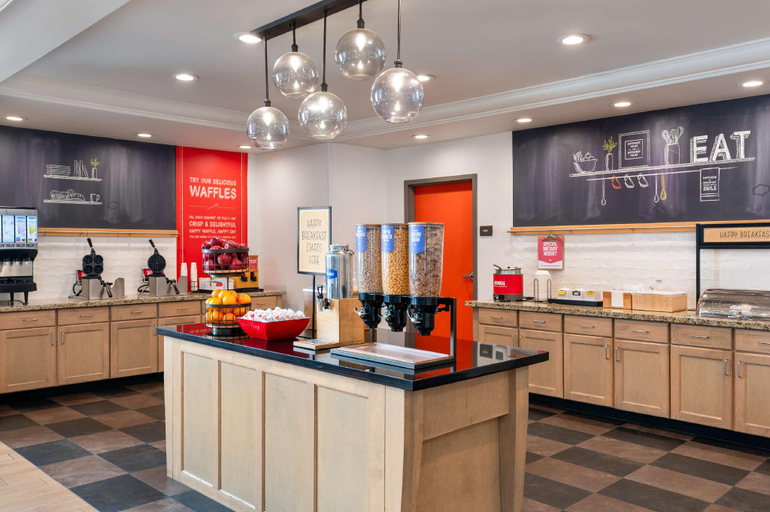 Food & Drinks 3, Hampton Inn & Suites Dodge City, Ford