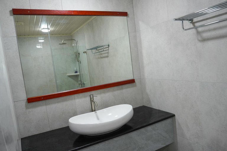 Bathroom 3, Sun & Surf, Kaafu Atoll