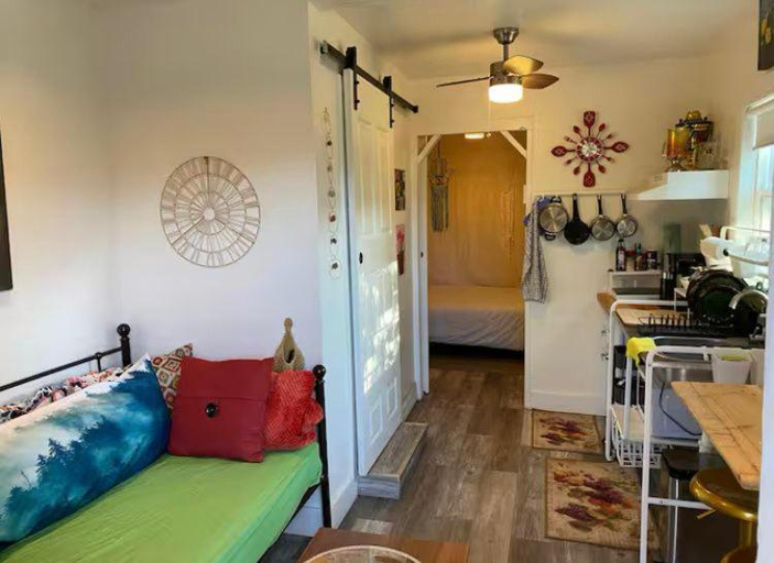Others 2, Petite Guesthouse with Kitchenette and Private Bathroom, Kern