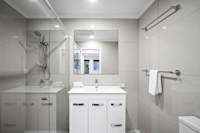 Bathroom 4, Poolside townhouse Diamond Beach Resort #35, Gold Coast