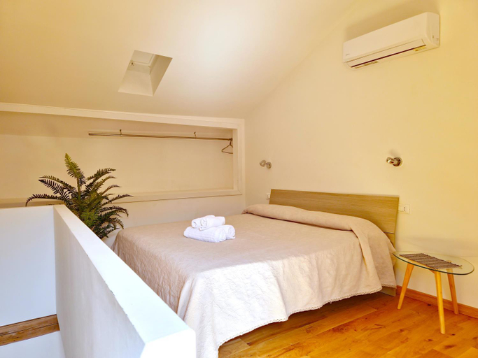 Bedroom 2, Le Arcada - Appartamenti diffusi nel cuore del centro storico di Orosei, Nuoro
