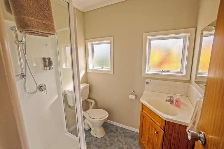 Bathroom 3, Kaikoura Motor Inn, Kaikoura