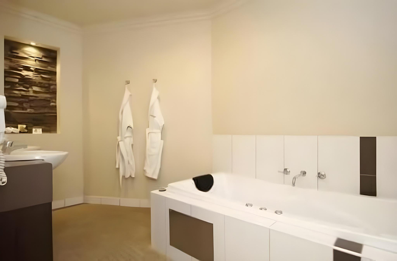 Bathroom 3, Rich River Golf Club Resort, Murray