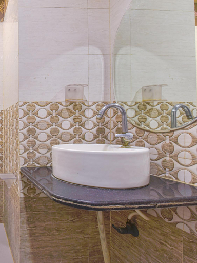 Bathroom 3, The Royal Galaxy - Hotel in Fateh Sagar Rd, Udaipur