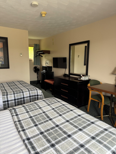 Bedroom 3, Kelly's View Motel, Victoria
