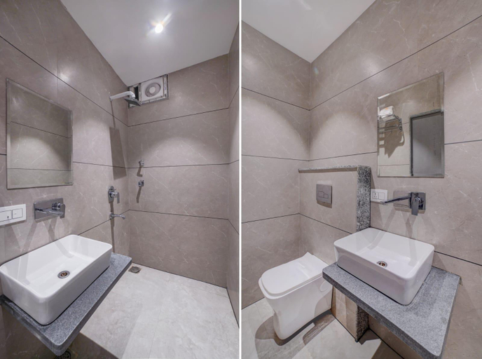 Bathroom, Madhuram Business Hotel, Bhopal