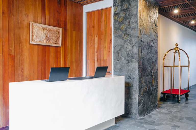 Public Area, Dialoog Seminyak, Badung