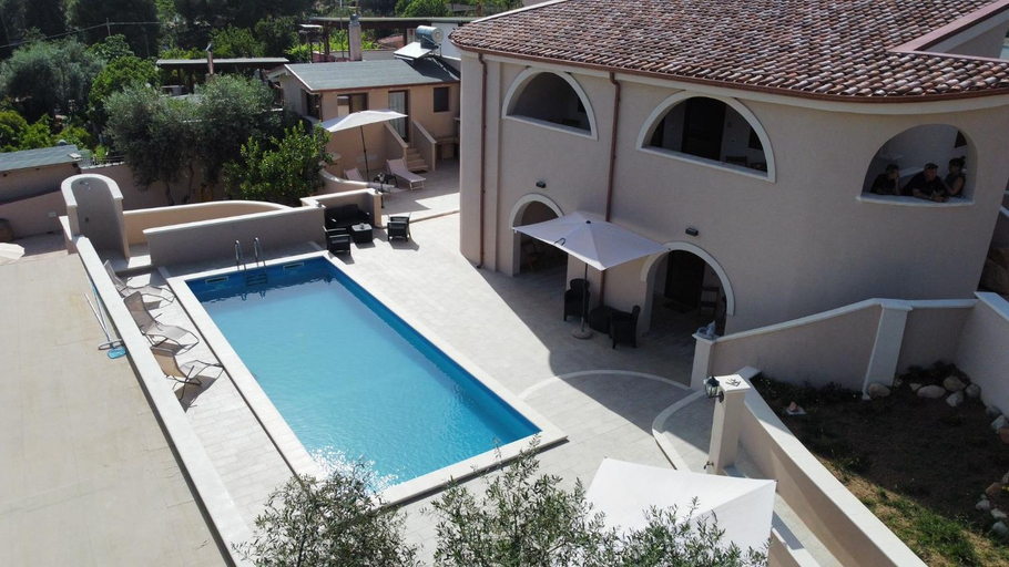 Sport & Beauty 2, Villa Blue Paradise Relax con piscina a pochi minuti da Cagliari e dal mare, Cagliari