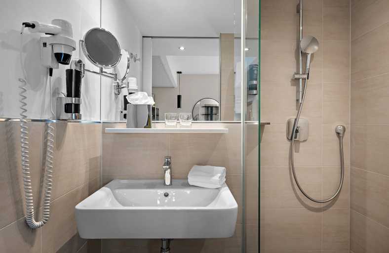 Bathroom, Leonardo Hotel Vienna City West, Wien