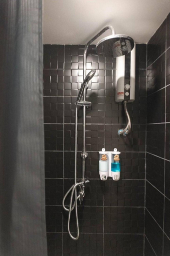 Bathroom 4, BnB98 Silom Hotel, Bang Rak