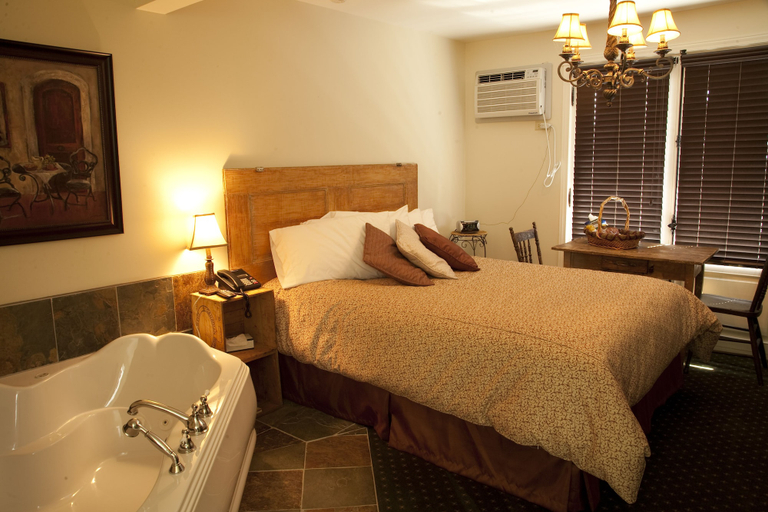 Bedroom 2, Auberge de La Tour du Lac, Les Laurentides