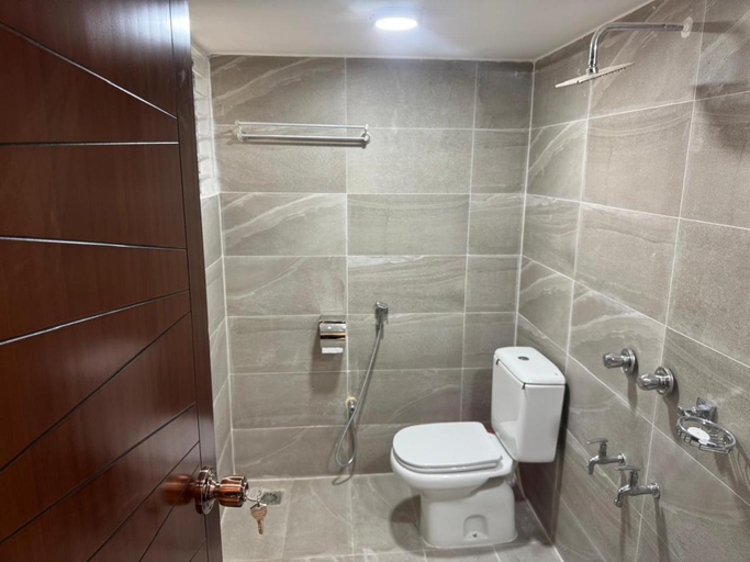 Bathroom 4, The Castle Inn Hotel & Restaurant Uttara Dhaka, Dhaka