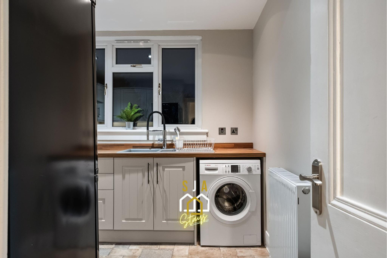Others 5, Holburn Road Retreat - SJA Stays - 1 Bed Apartment, Aberdeen