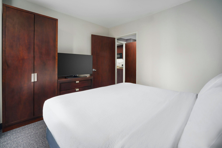 Bedroom 3, Courtyard by Marriott New York Manhattan/Upper East Side, New York
