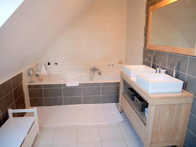 Bathroom 3, Holiday Home in Crozon near Sandy Beaches, Finistère