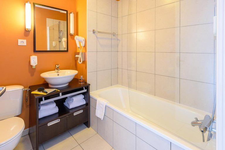 Bathroom 5, Clarion Aparthotel Toulouse Le Parc de l’Escale, Haute-Garonne