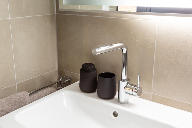 Bathroom 2, Hotel Lo! im Kreuz Jona, See-Gaster