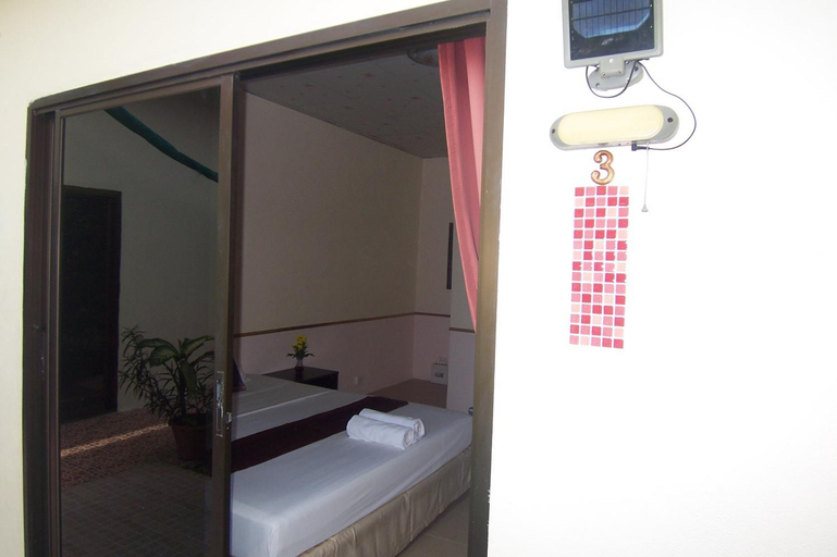 Bedroom 2, Airport Overnight Hotel, Phuket Island