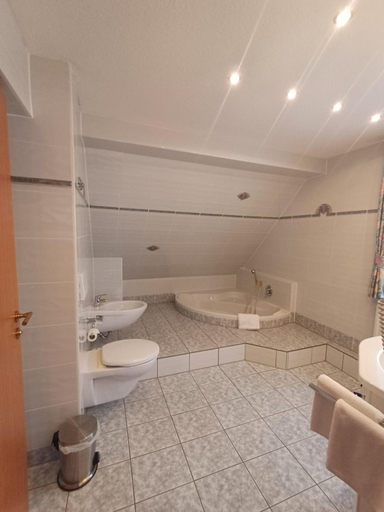 Bathroom 5, Hotel Garni Eschenbach, Hildburghausen