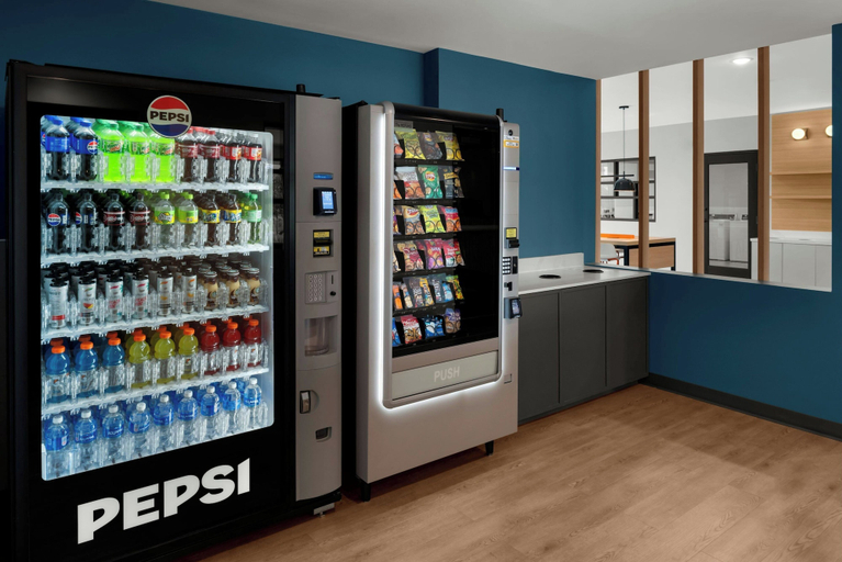Food & Drinks, StudioRes by Marriott Fort Myers Airport, Lee