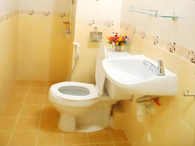 Bathroom 2, Donmuang - Impact Condo Service, Pak Kret
