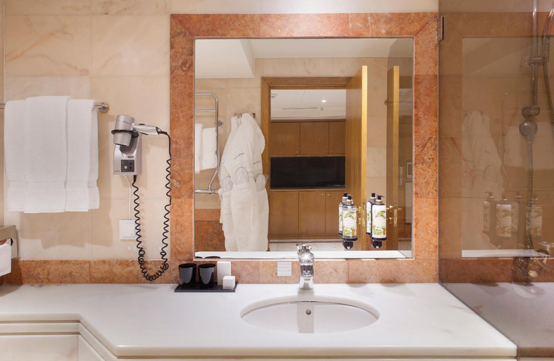 Bathroom 5, Altis Suites, Lisbon