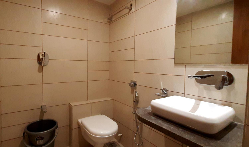 Bathroom 2, Hotel Kinara, Ahmadabad
