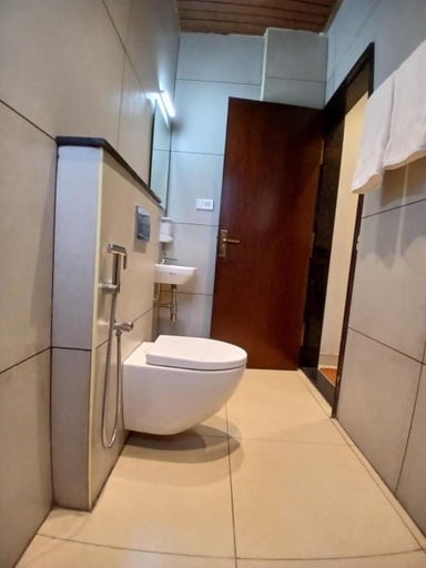 Bathroom 4, MGM Whispering Meadows Yelagiri, Vellore