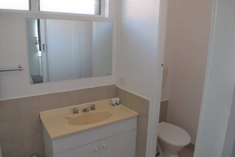 Bathroom 3, Ship Motel Yarram, Wellington - Alberton