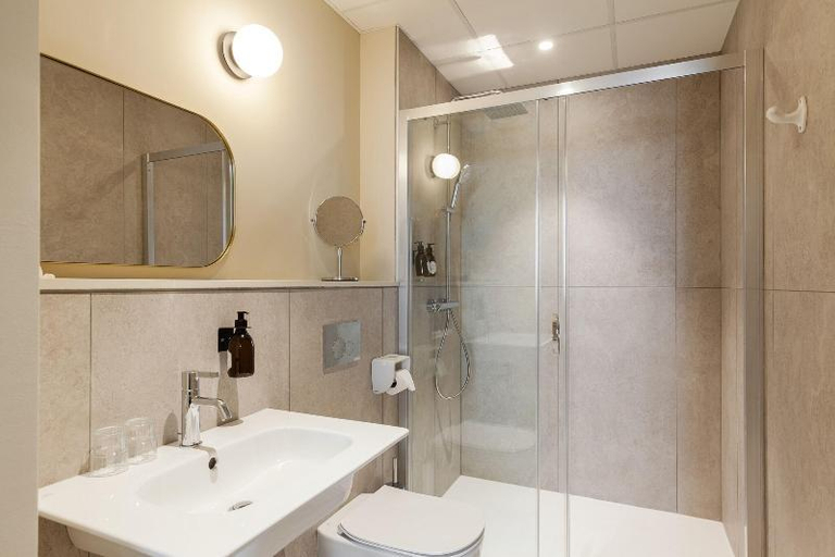 Bathroom 4, Hôtel Gambettes - Encore Mieux, Haute-Vienne