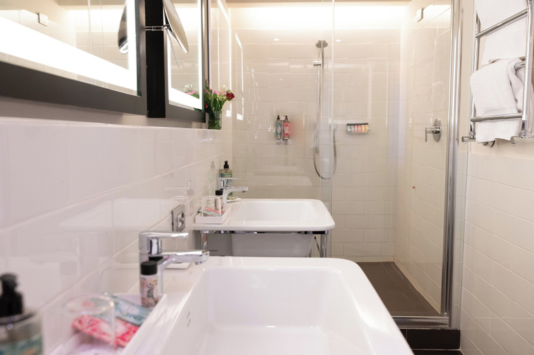 Bathroom 4, Starhotels Michelangelo, Florence
